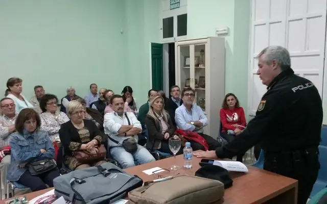 Ponencia Plan Mayor Seguridad, impartida por Antonio Valdivia Montilla, Inspector del C.N.P. de Córdoba