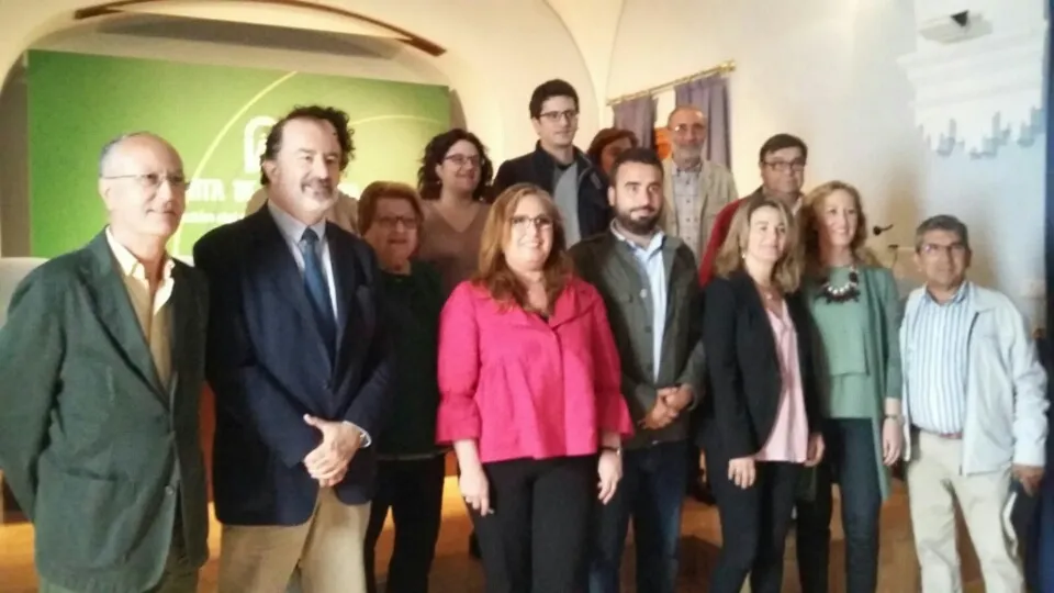 El presidente de ACOJER junto con Maria Angeles Luna, Fernando Arenas, Alberto Mayoral y otros representantes de entidades