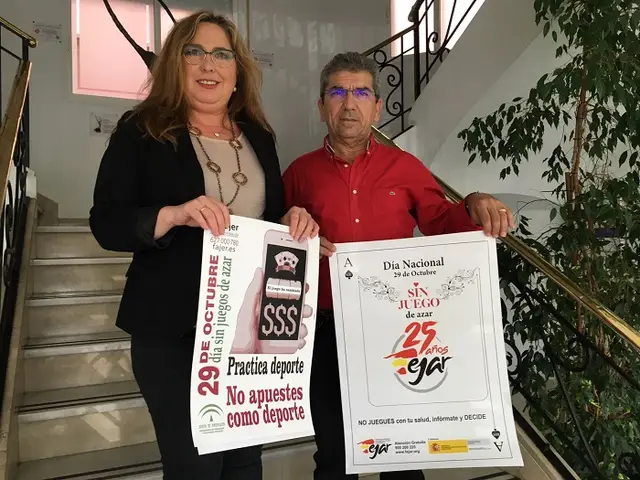 PRESENTACIÓN DÍA NACIONAL SIN JUEGO DE AZAR 2016 POR Mª ÁNGELES LUNA (DELEGADA DE SALUD EN CÓRDOBA) JUNTO AL PRESIDENTE DE ACOJER, SALVADOR SECILLA